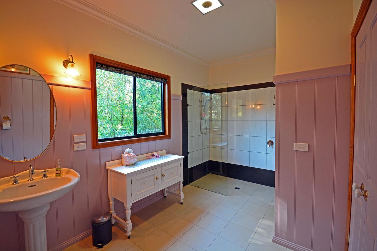 Araluen Park Cottages Lakes Entrance Exterior photo